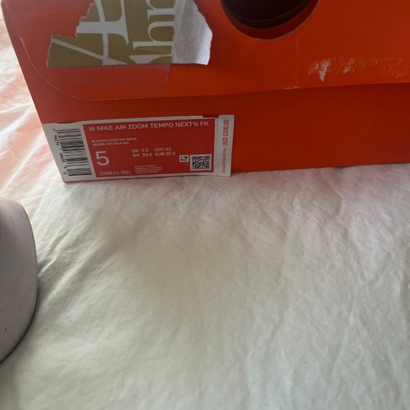 Running shoes - Picture 2 of 4